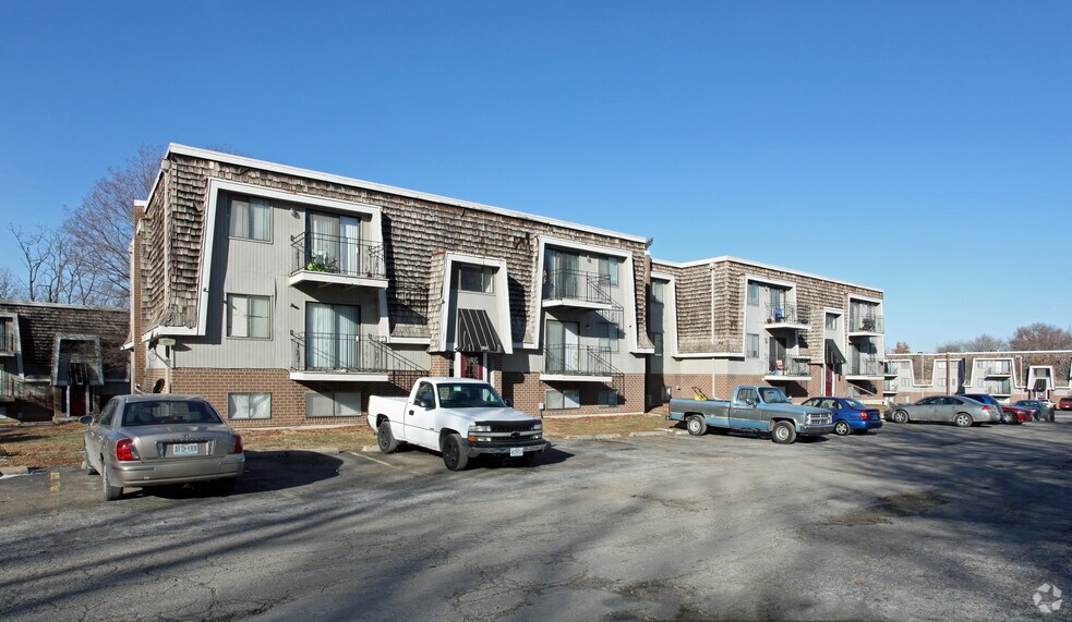 Primary Photo Of 9805 E 61st St, Kansas City Apartments For Sale