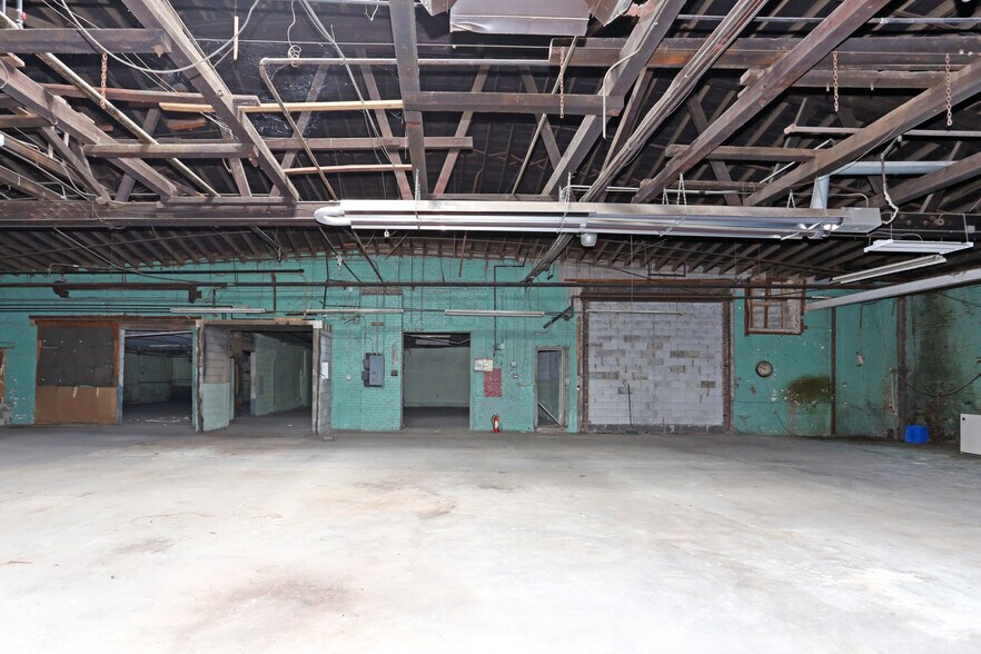 More Photos Of 49 Empire St, Newark Warehouse For Lease