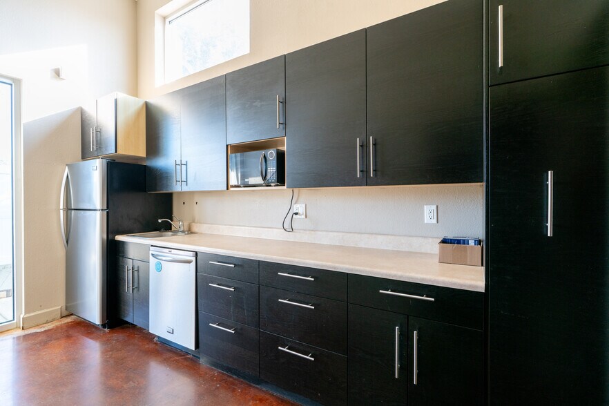 More Photos Of 8181 U.S. Highway 19 N, Pinellas Park Office For Sale