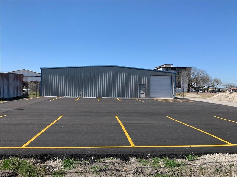 More Photos Of 501 Hereford Rd, Corpus Christi Manufacturing For Sale