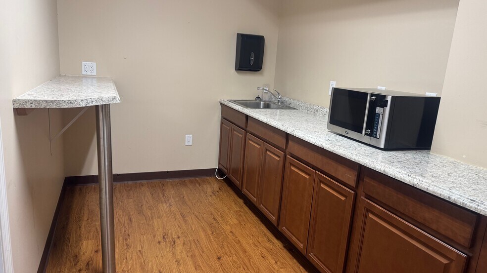More Photos Of 1460 Route 17M, Chester Medical For Lease