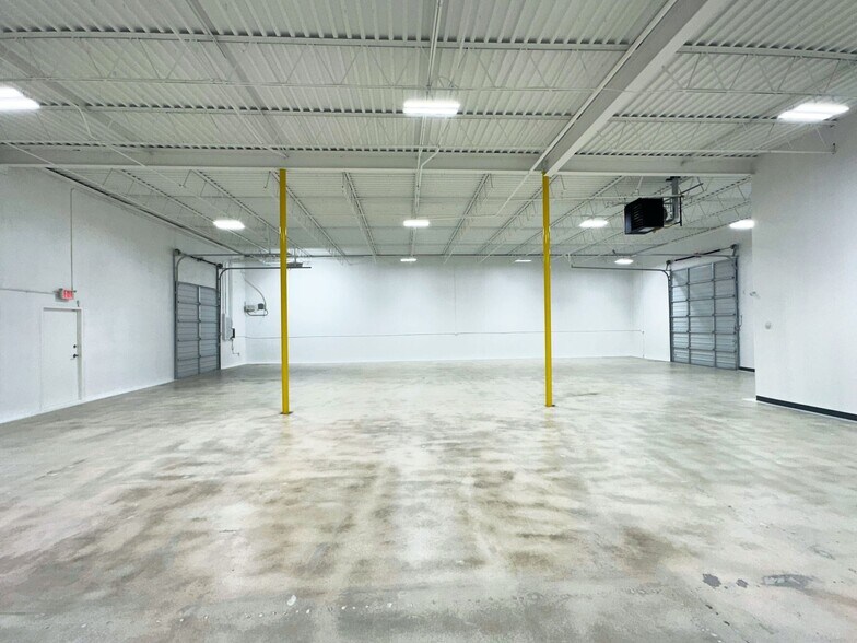 More Photos Of 414 W Rhapsody Dr, San Antonio Light Distribution For Sale