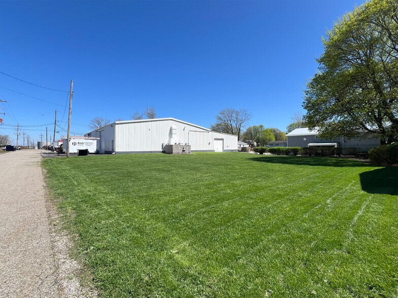 More Photos Of 2002 Evanston Ave, Erie Manufacturing For Lease