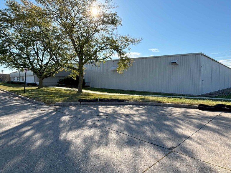 More Photos Of 423 Southgate Ct SW, Cedar Rapids Manufacturing For Lease