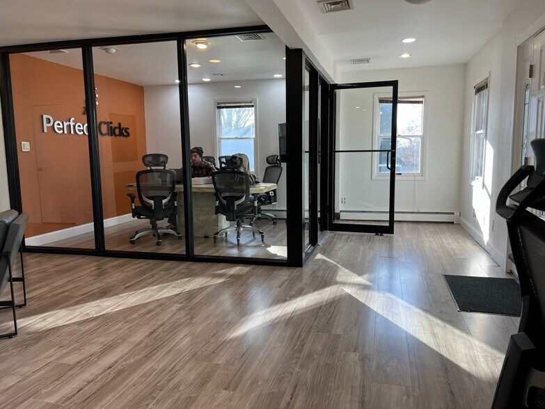 More Photos Of 354 Kingston Rd, Parsippany Office For Sale