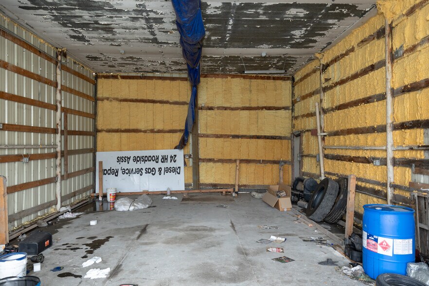 More Photos Of 1120 Chestnut St, Carlin Light Distribution For Sale