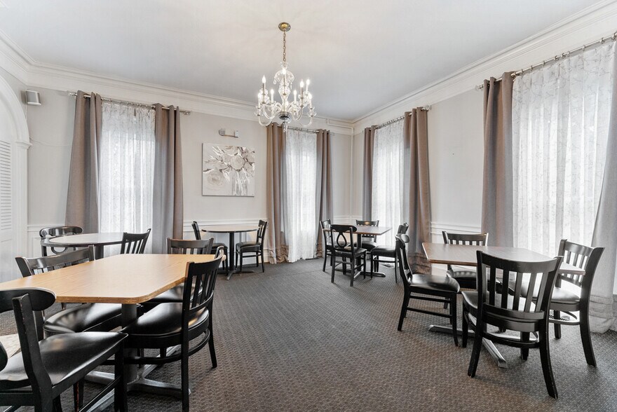 More Photos Of 135 Cooper St, Agawam Specialty For Sale