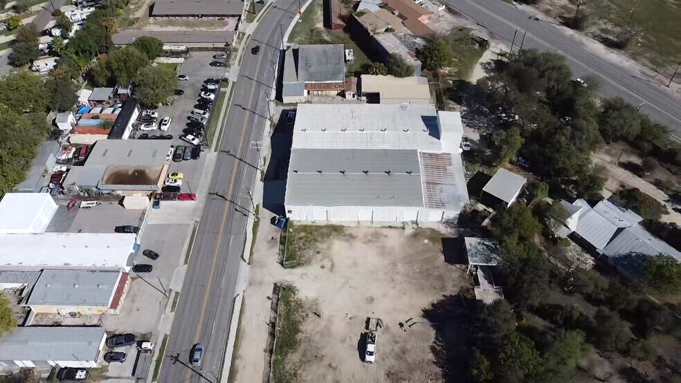 More Photos Of 2833 Roosevelt Ave, San Antonio Warehouse For Lease