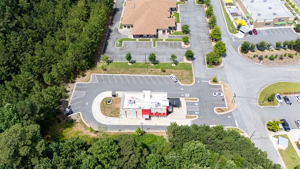 More Photos Of 2004 Eagle Dr, Woodstock Freestanding For Sale