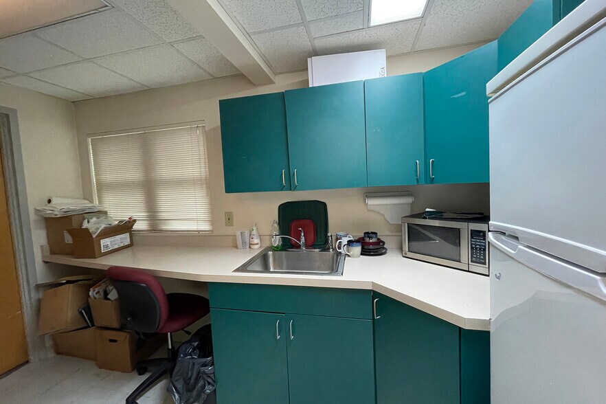 More Photos Of 12 Elmcrest Ter, Norwalk Office For Sale