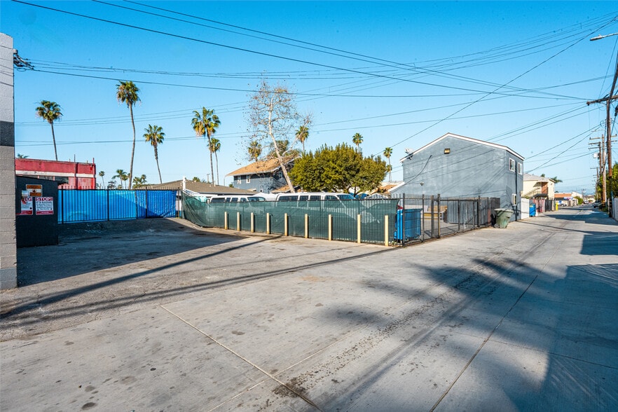 More Photos Of 111 E Wilhelmina St, Anaheim Auto Repair For Lease