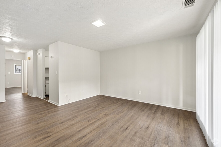 More Photos Of 1980-2016 Cambridge Dr, Lexington Apartments For Sale