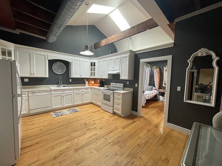 More Photos Of 103 Court Sq, Abbeville Storefront Retail Residential For Sale