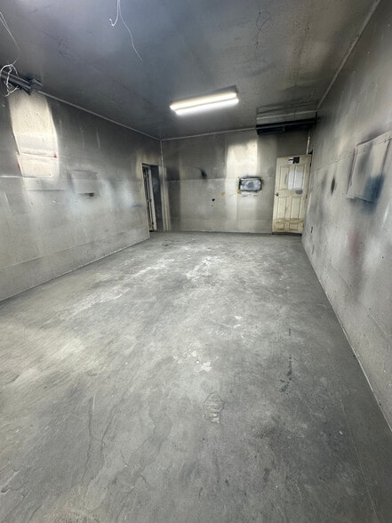 More Photos Of 10066 San Fernando Rd, Pacoima Specialty For Lease