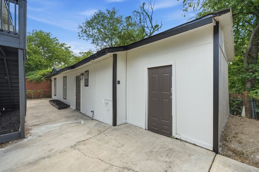 More Photos Of 827 W Rosewood Ave, San Antonio Apartments For Sale