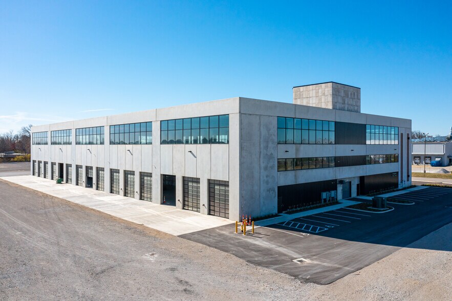 More Photos Of 2882 Lewis Centre Way, Urbancrest Warehouse For Lease