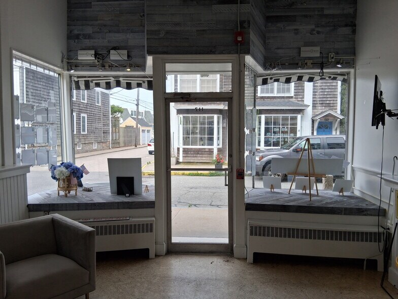 More Photos Of 117 Water St, Stonington Apartments For Sale