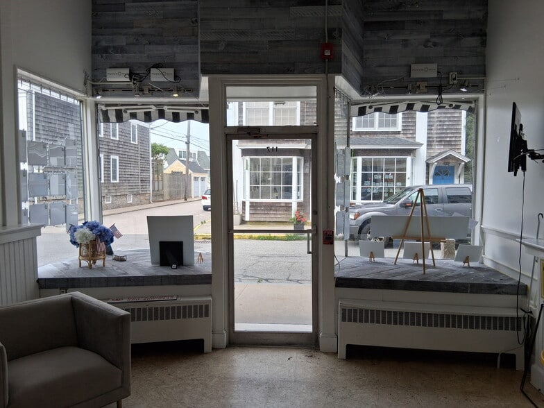 More Photos Of 119 Water St, Stonington Apartments For Sale