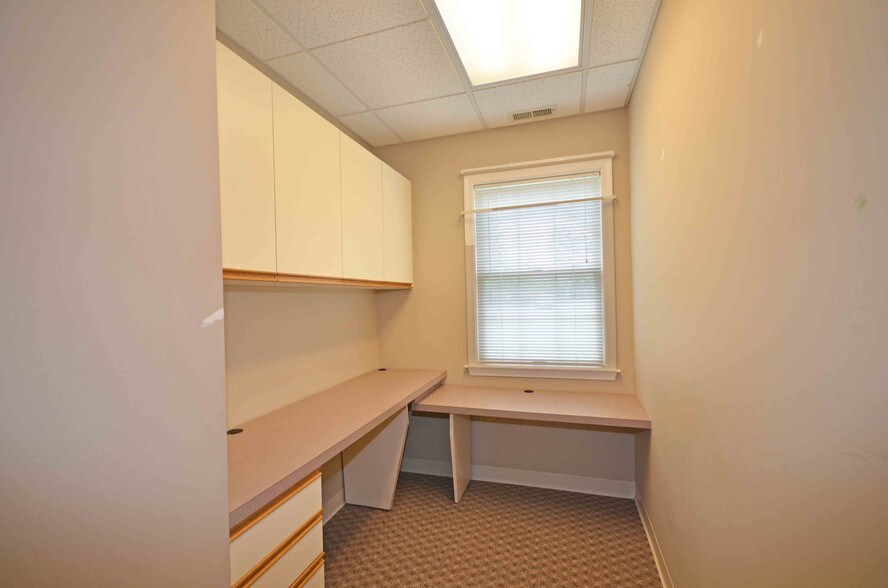 More Photos Of 556 Cynwood Dr, Easton Medical For Lease