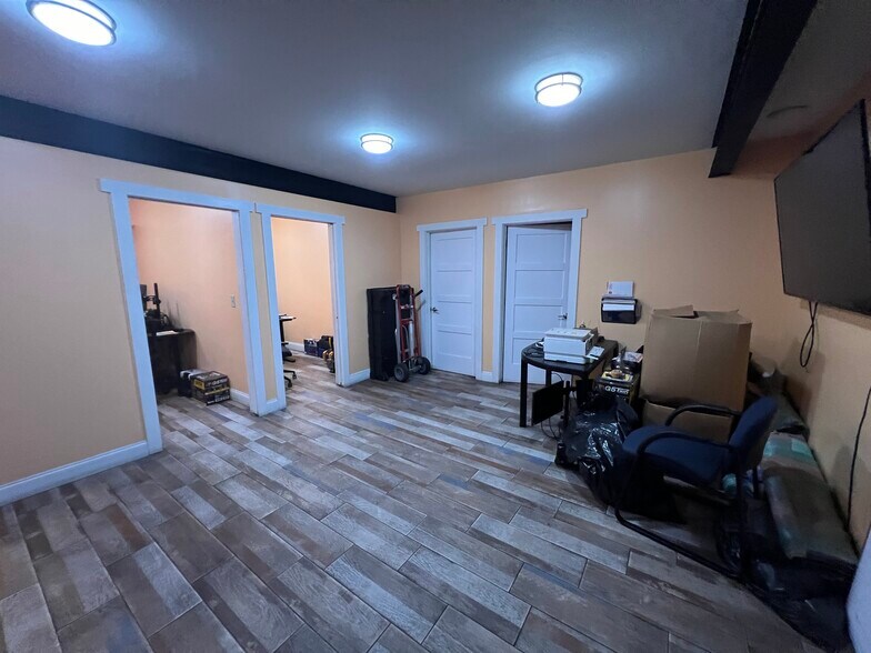 More Photos Of 5208 St Paul St, Tampa Warehouse For Lease