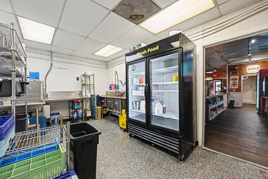 More Photos Of 115 N Main St, Faith Restaurant For Sale