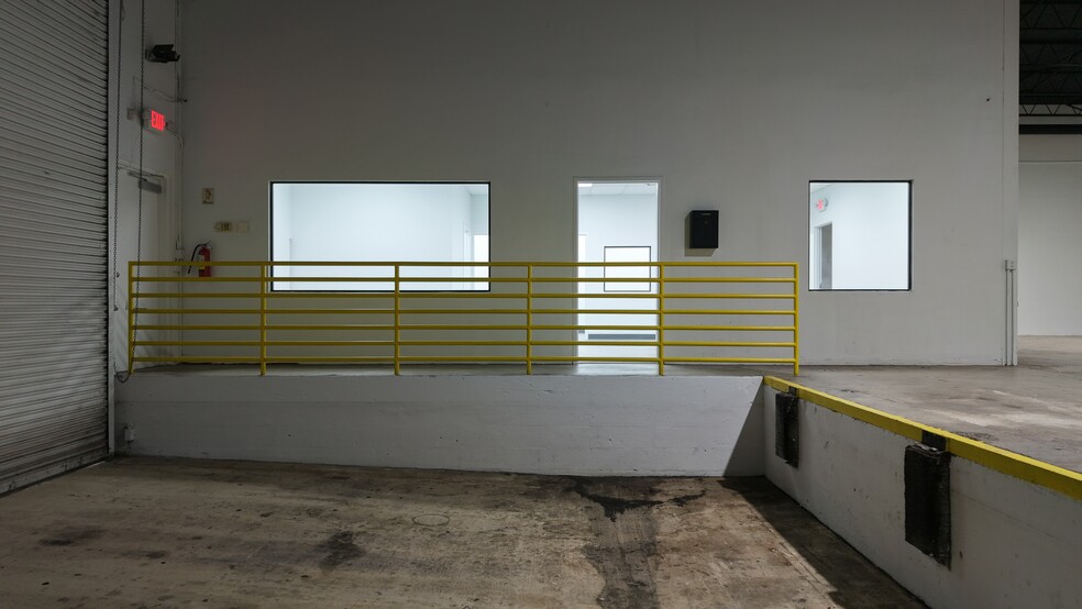 More Photos Of 16401-16413 NW 8th Ave, Miami Distribution For Lease