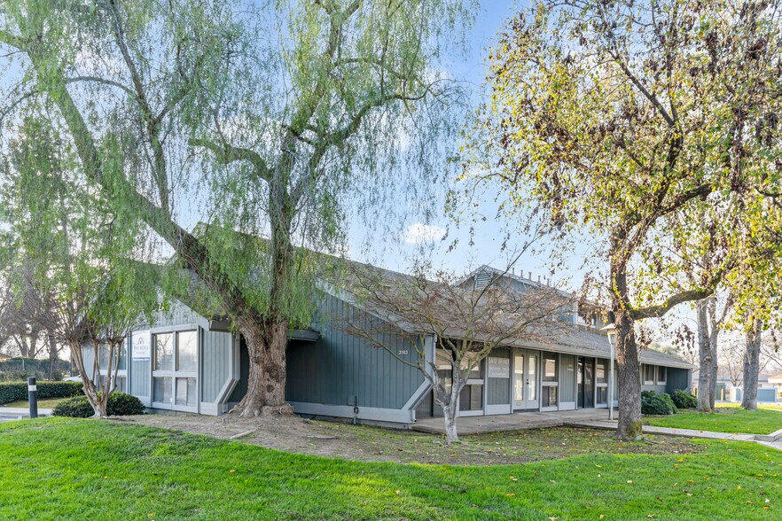 Primary Photo Of 3183 Collins Dr, Merced Medical For Sale