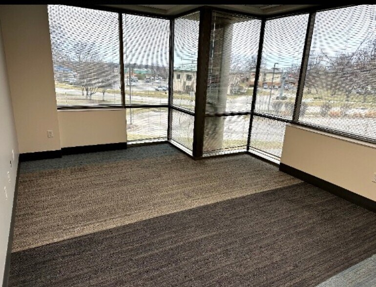 More Photos Of 200 NE Mulberry St, Lee's Summit Office For Lease