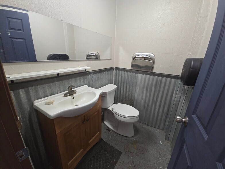 More Photos Of 7641 Monterey St, Gilroy Auto Dealership For Lease