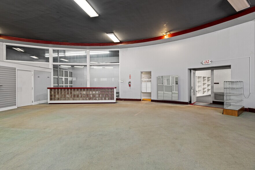 More Photos Of 500 E Main St, Kilgore Office For Sale