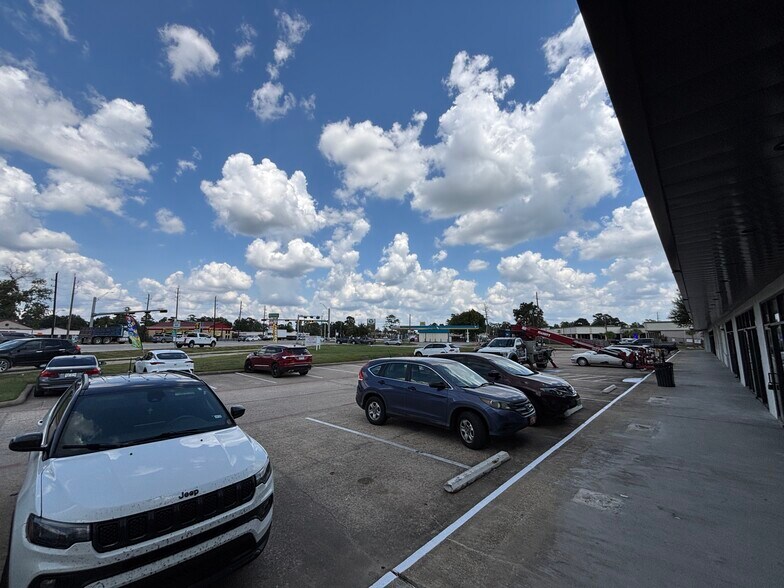 More Photos Of 7924 FM-1960 E, Humble Unknown For Lease