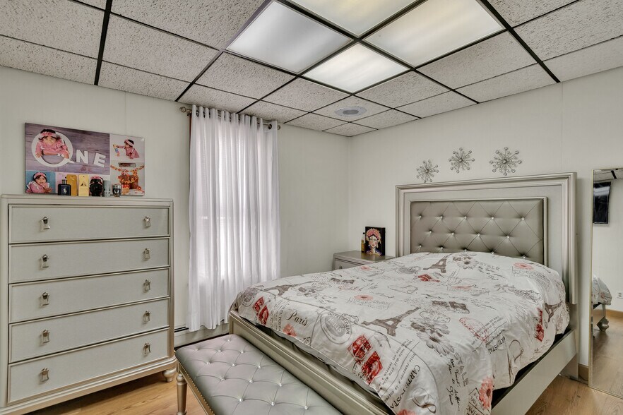 More Photos Of 161 High St, Taunton Office Residential For Sale