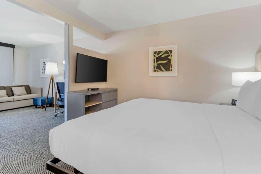 More Photos Of 1000 Admiral Callaghan Ln, Vallejo Hotel For Sale