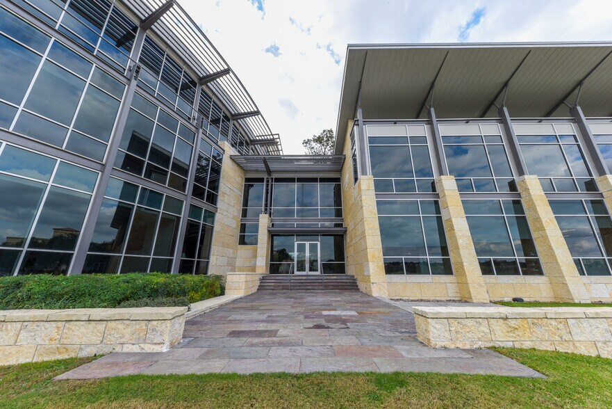 More Photos Of 200 E Basse Rd, San Antonio Office For Lease