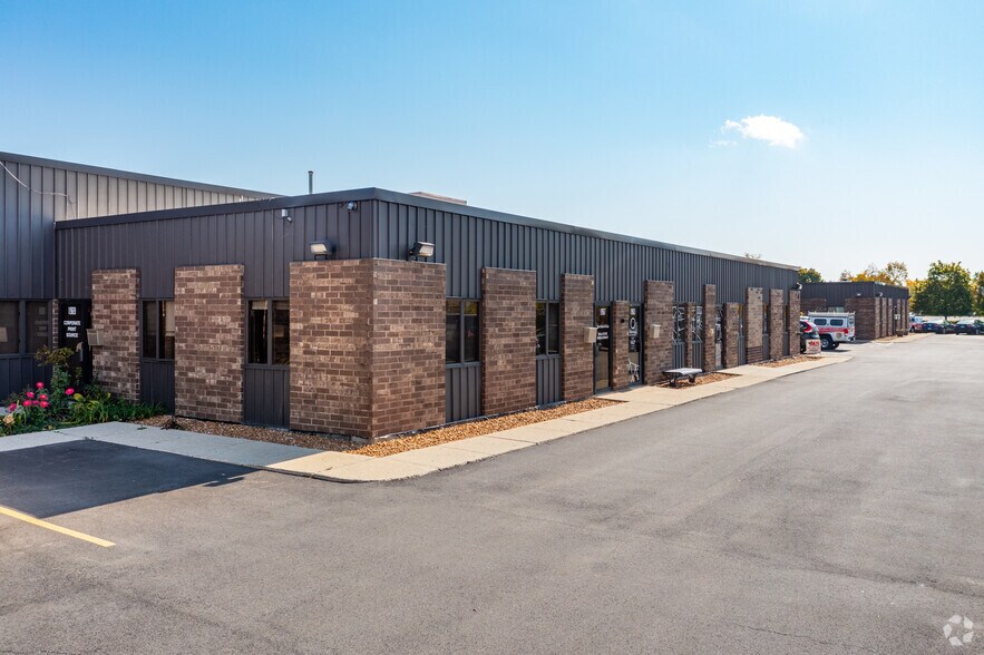 More Photos Of 1941-2019 Johns Dr, Glenview Warehouse For Lease