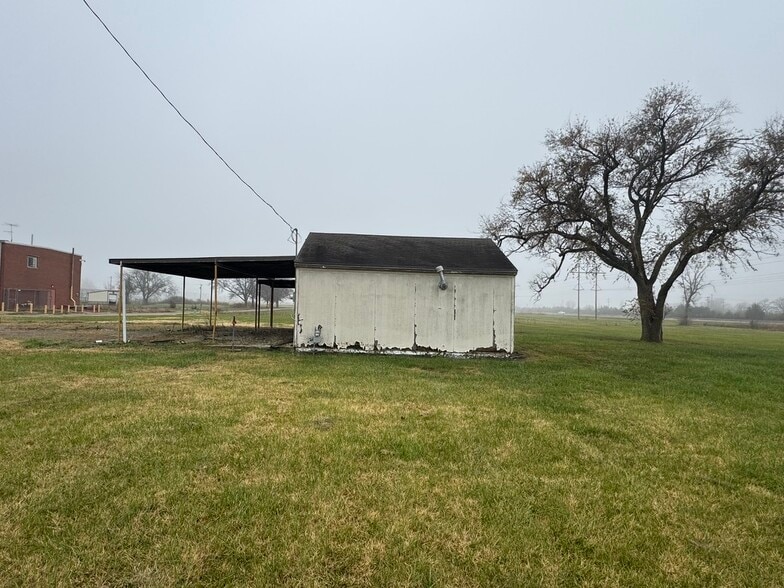 More Photos Of 6810 SE Dwight St, Topeka Industrial For Sale