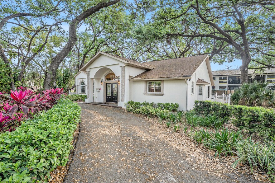 More Photos Of 329 Pauls Dr, Brandon Office Residential For Sale