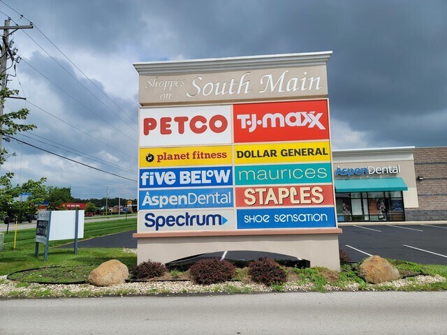 More Photos Of 1107-1125 S Main St, Bowling Green Unknown For Lease