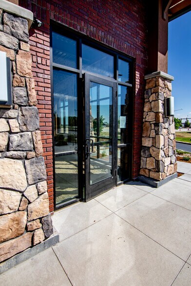 More Photos Of 4650 Royal Vista Cir, Windsor Office For Lease