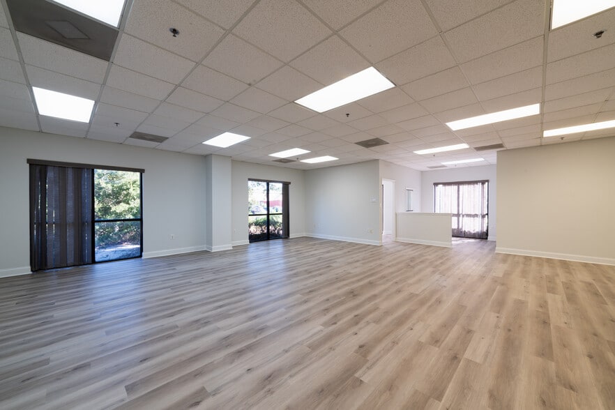 More Photos Of 415 Jessen Ln, Charleston Warehouse For Lease