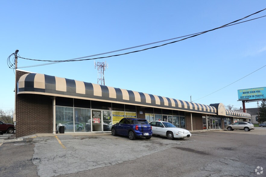 More Photos Of 1127 N Broadway St, Knoxville Freestanding For Lease