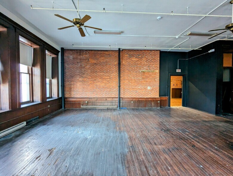 More Photos Of 2617 Peach St, Erie Office For Lease