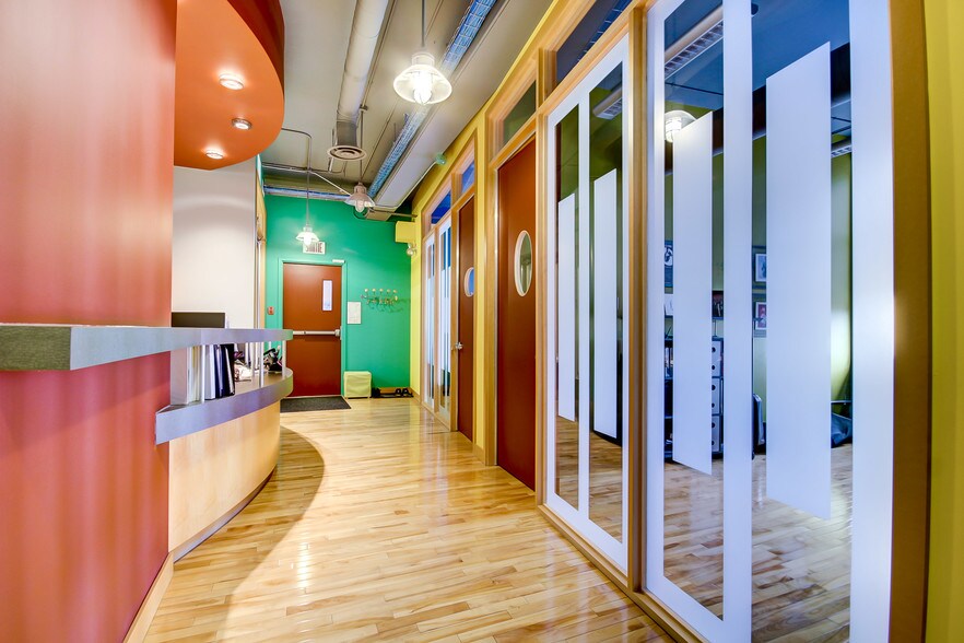 More Photos Of 75 Prom Du Portage, Gatineau Storefront Retail Office For Sale
