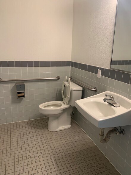 More Photos Of 417 E Main St, Stockton Storefront Retail Office For Lease