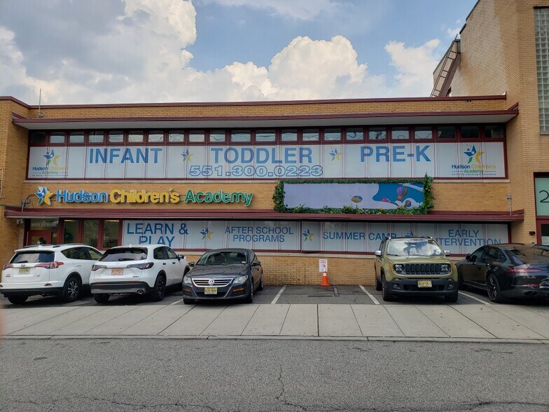 More Photos Of 2000 West St, Union City Office Residential For Lease