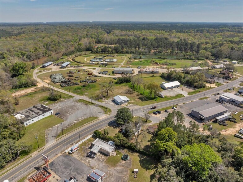 More Photos Of 131 S Jackson St, Hawkinsville Flex For Sale