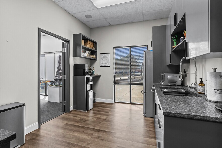 More Photos Of 206 Park Ct, Ridgeland Flex For Sale