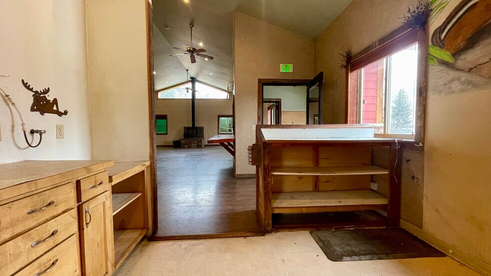 More Photos Of 606 W Byers Ave, Hot Sulphur Springs Flex For Sale