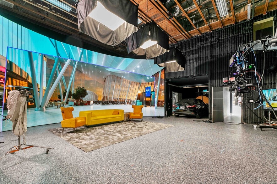 More Photos Of 11112 Ventura Blvd, Studio City Office For Sale