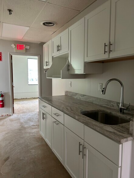 More Photos Of 560 Main St, Hudson Warehouse For Lease